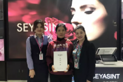 熱烈祝賀云南丘北馬女士與圣悅詩國際輕奢美妝達成戰略合作伙伴